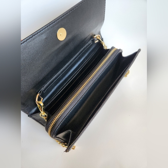 Divina Firenze Italy Black Leather Hand Bag with Gold Tone Shoulder Chain - Picture 4 of 6